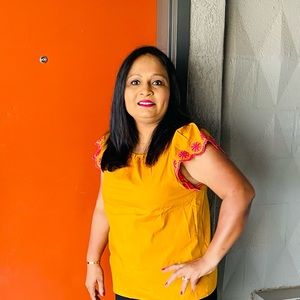 Meet your Posher, Rina